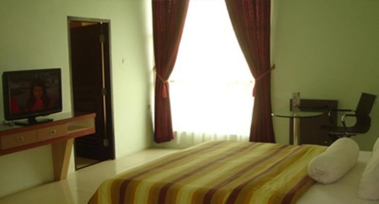 Golden Harvest Hotel Jambi Quarto foto