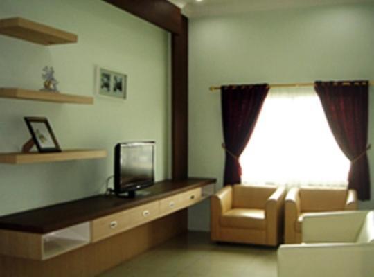 Golden Harvest Hotel Jambi Quarto foto