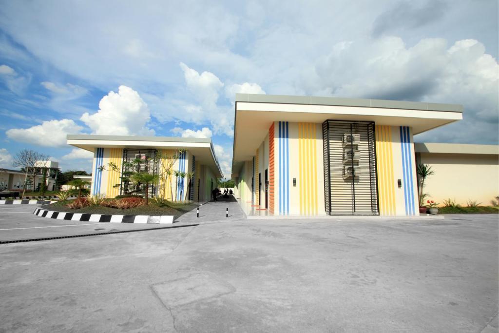 Golden Harvest Hotel Jambi Exterior foto