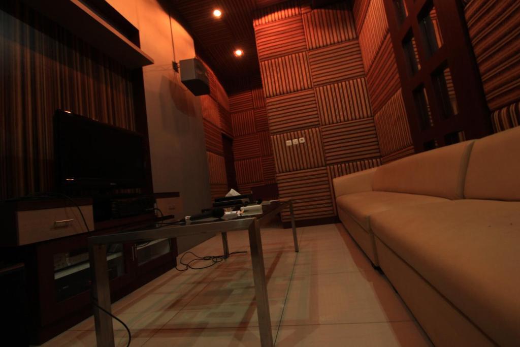 Golden Harvest Hotel Jambi Exterior foto