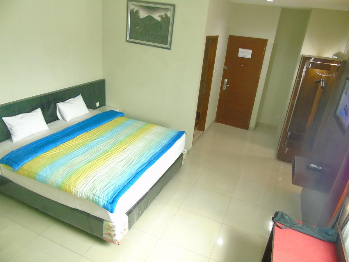 Golden Harvest Hotel Jambi Exterior foto