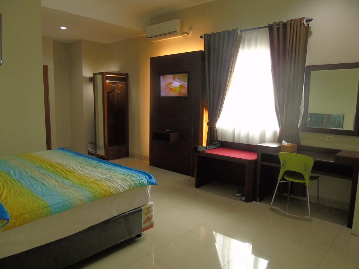 Golden Harvest Hotel Jambi Exterior foto