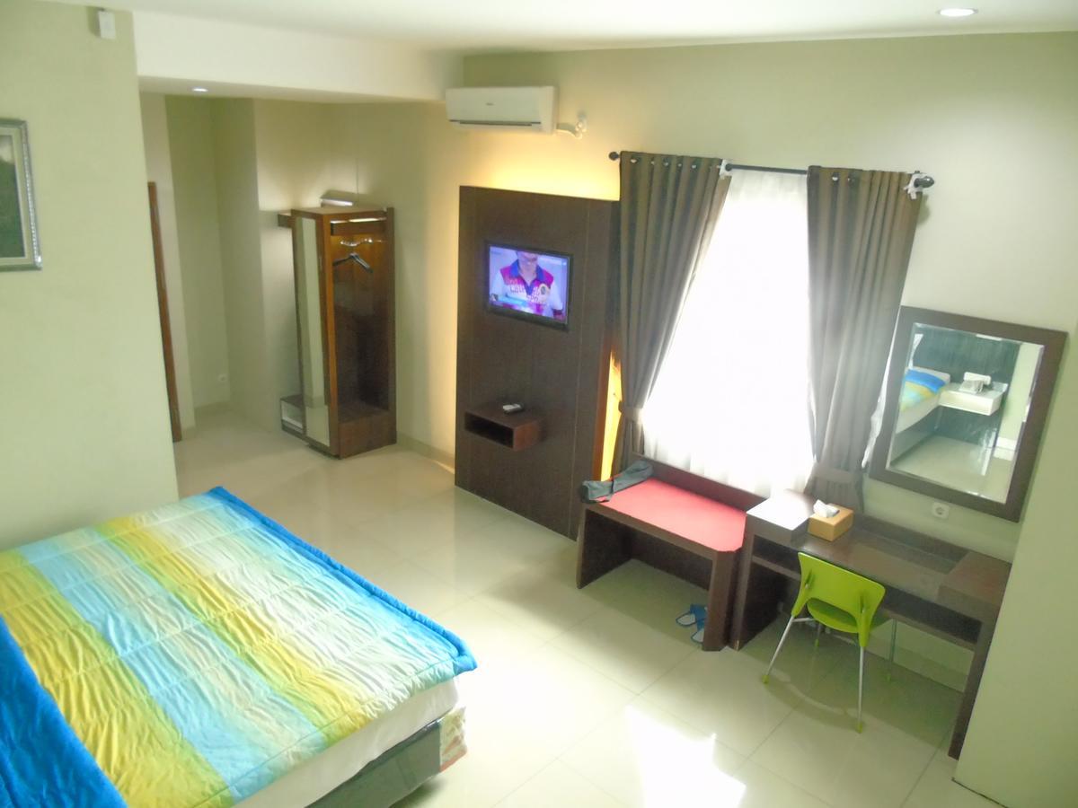 Golden Harvest Hotel Jambi Exterior foto