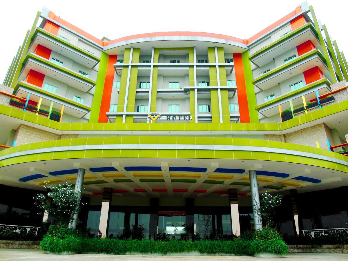 Golden Harvest Hotel Jambi Exterior foto