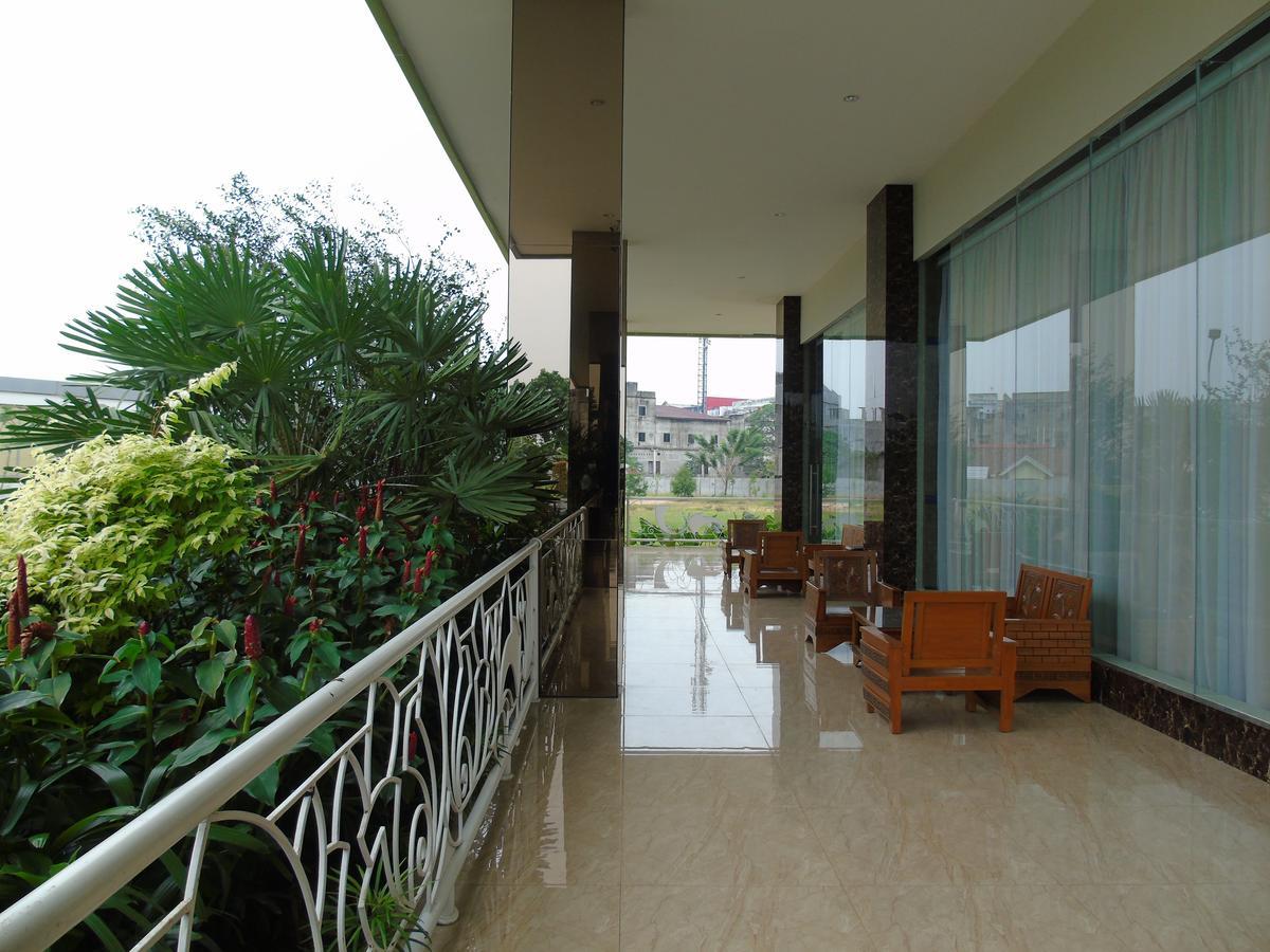 Golden Harvest Hotel Jambi Exterior foto