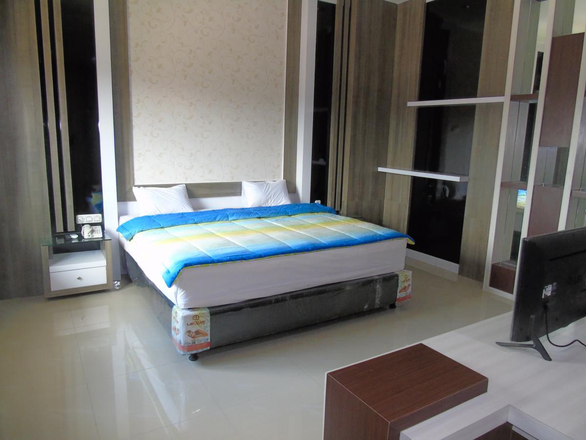 Golden Harvest Hotel Jambi Exterior foto