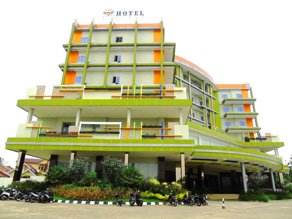 Golden Harvest Hotel Jambi Exterior foto