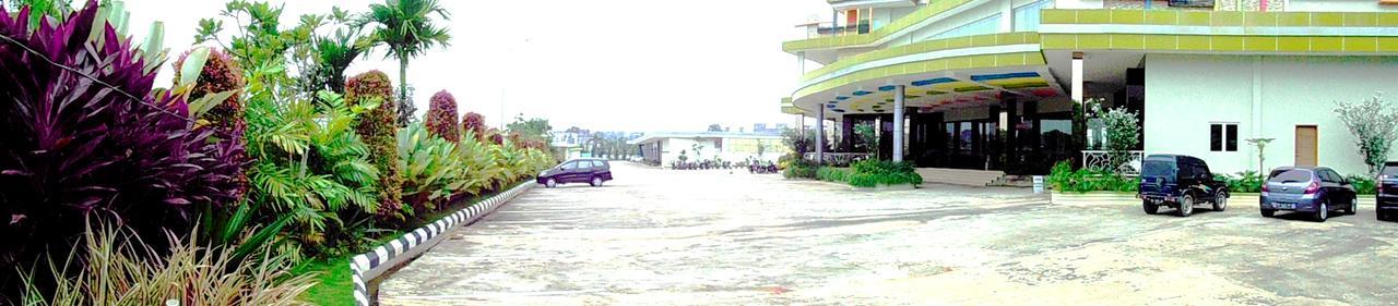 Golden Harvest Hotel Jambi Exterior foto